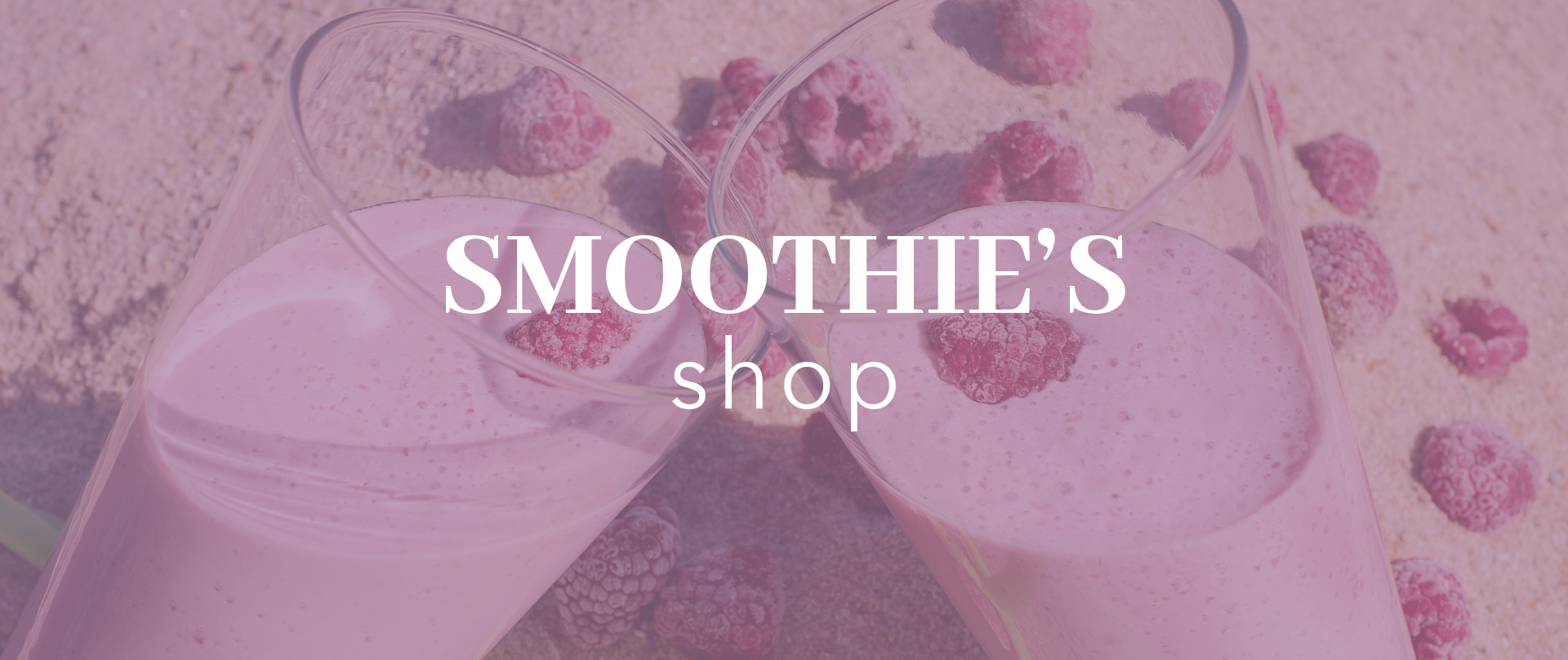 Smoothies à la fraise sur du sable